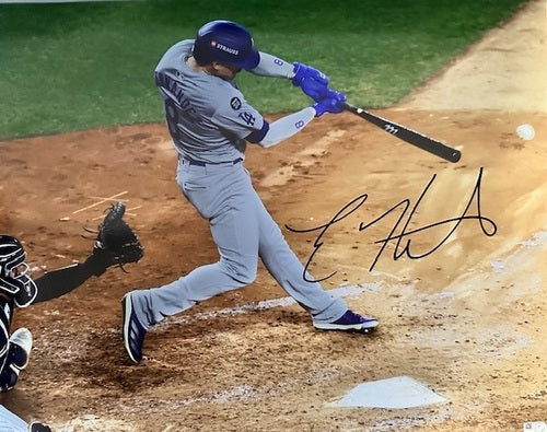 Kike Hernandez Autographed 16x20 - Hitting