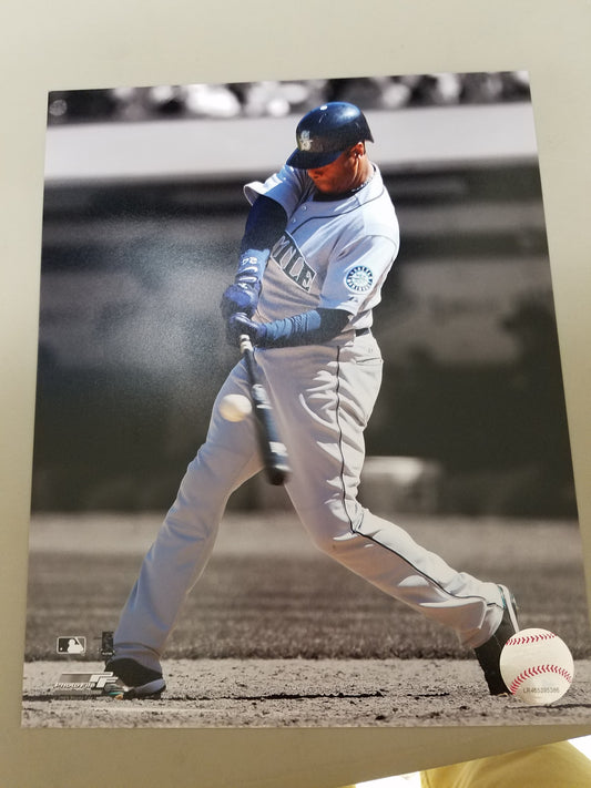 UNSIGNED Ken Griffey (batting4) 8x10