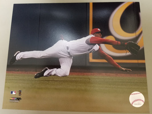 UNSIGNED Ken Griffey (catching) 8x10