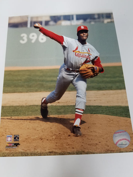 UNSIGNED Bob Gibson 8x10 Photo (pitching)