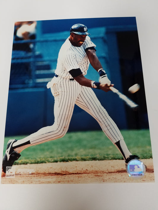 UNSIGNED Dave Winfield 8x10 Photo (batting)