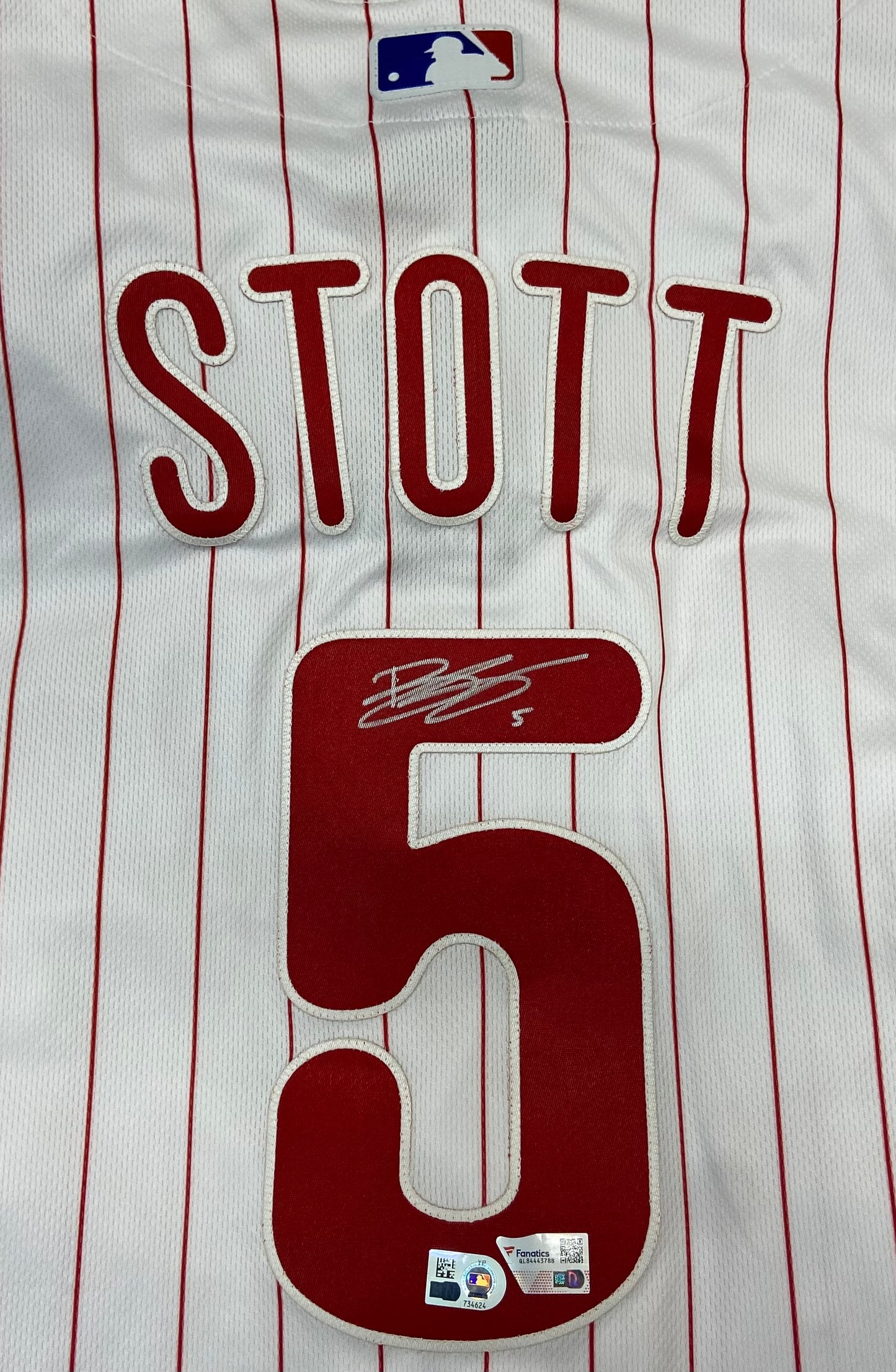 Authentic Autographed Memorabilia 