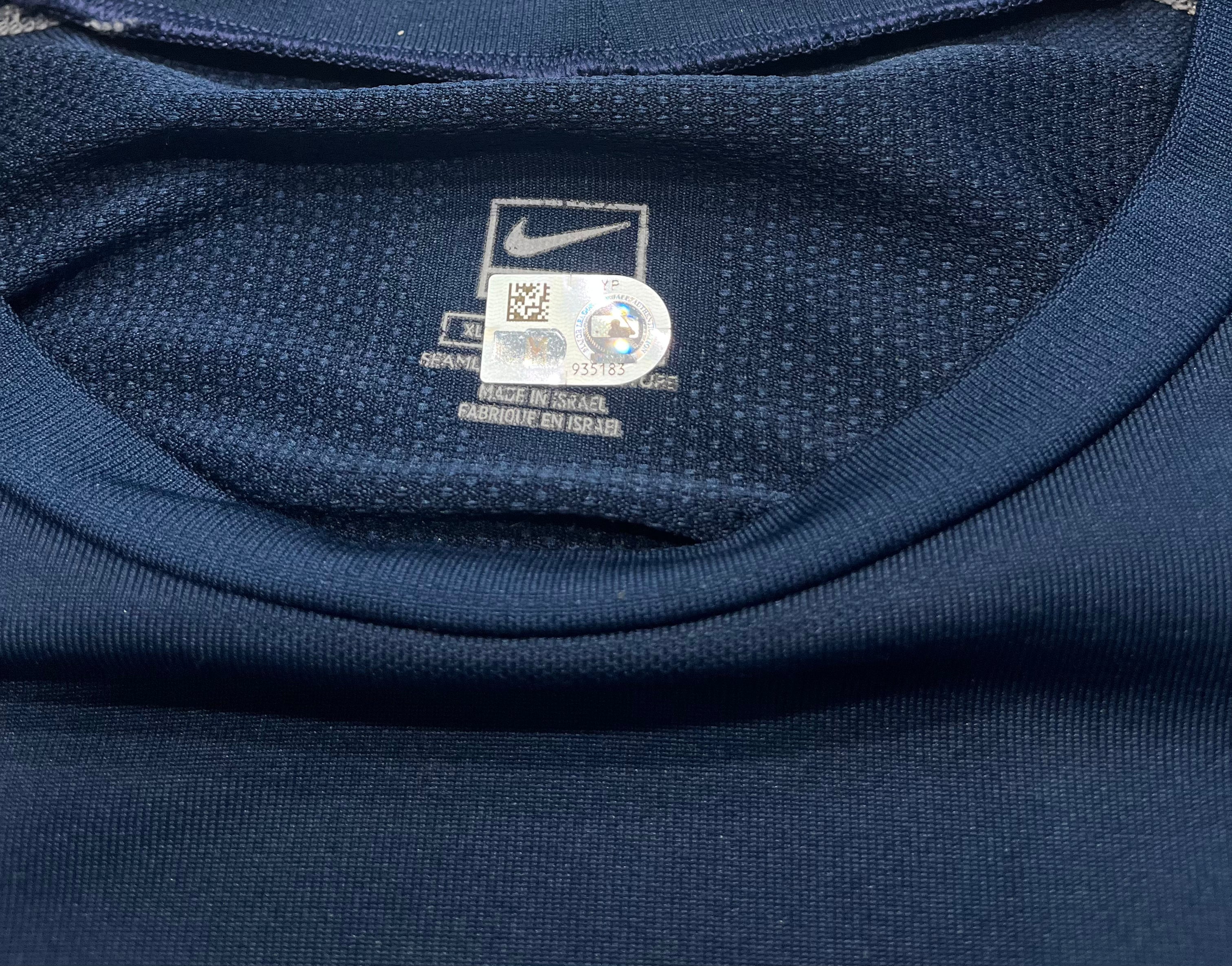 Authentic Autographed Memorabilia 