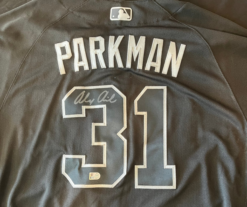 Authentic Autographed Memorabilia 