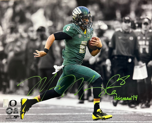 Marcus Mariota Autographed "Heisman 14" 16x20 Photo - Running