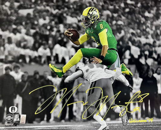 Marcus Mariota Autographed "Heisman 14" 16x20 Photo -  Leaping