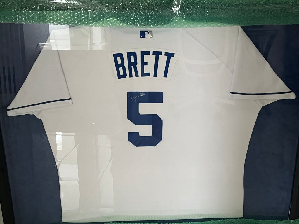 Authentic Autographed Memorabilia 