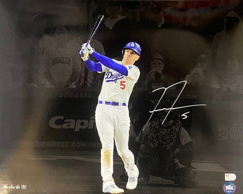 Freddie Freeman Autographed 16x20 Photo - Swinging Spotlight