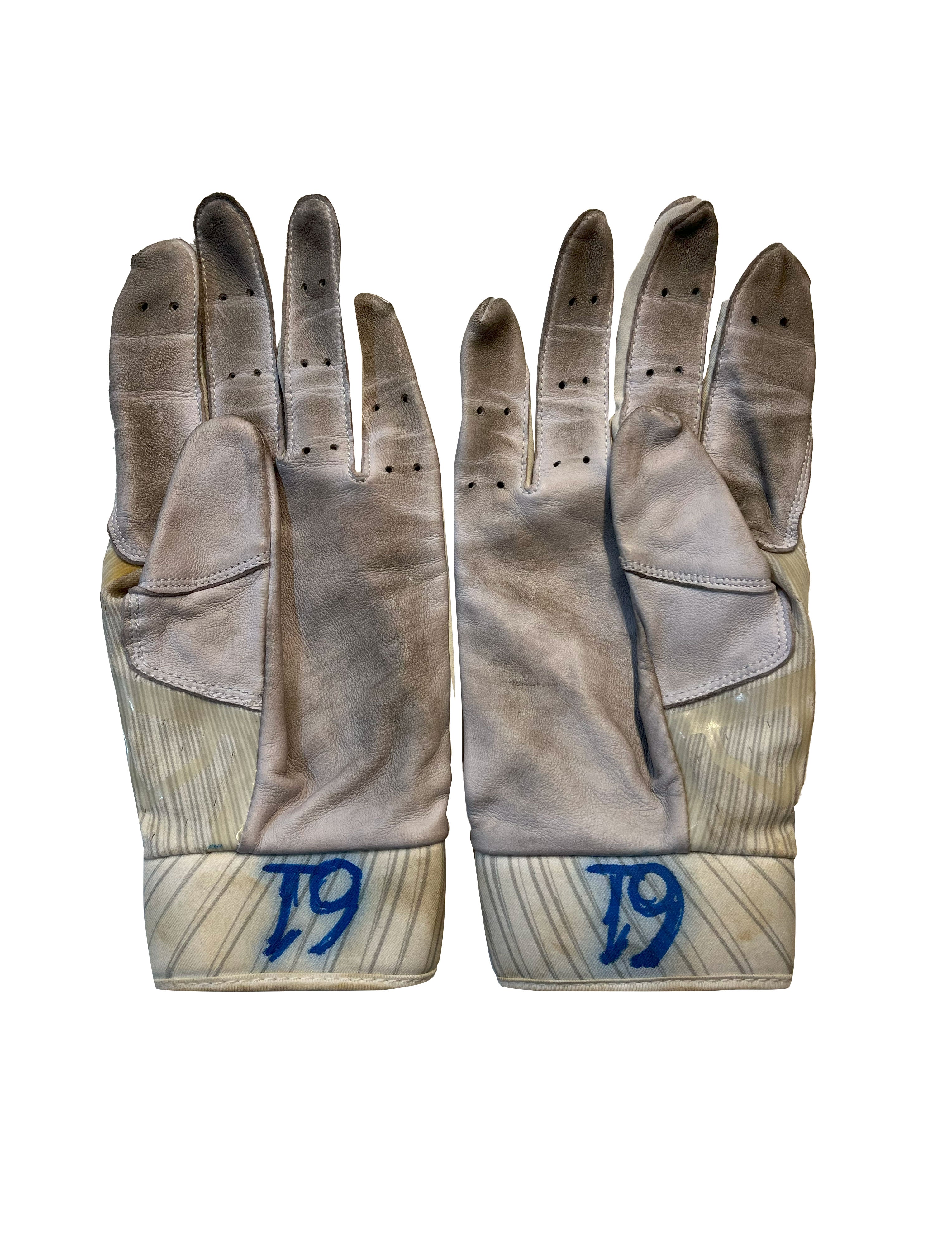 Authentic Autographed Memorabilia 