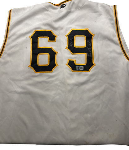 Authentic Autographed Memorabilia 
