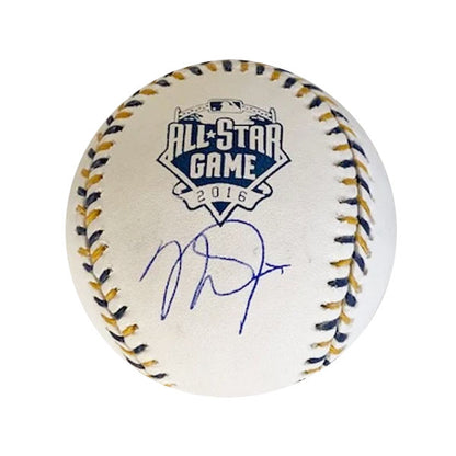 Authentic Autographed Memorabilia 