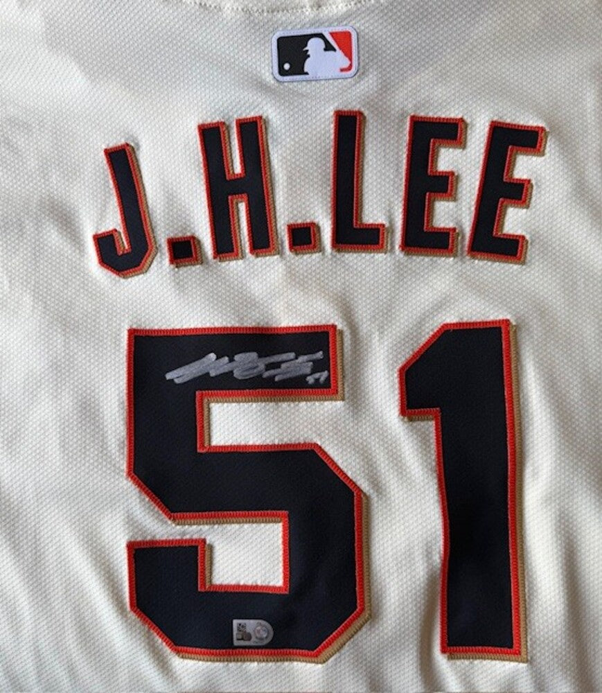 Jung Hoo Lee Autographed Giants Authentic Jersey