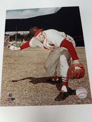 UNSIGNED Red Schoendinst (throwing) 8x10