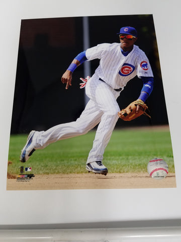 UNSIGNED Starlin Castro (fielding) 8x10