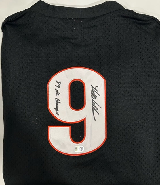 Authentic Autographed Memorabilia 